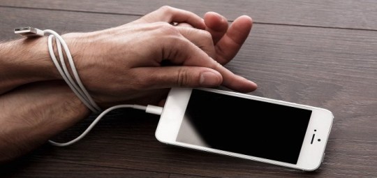 Verslaafd aan je telefoonscherm? De effecten van smartphonegebruik op de mentale en emotionele gezondheid van jongeren