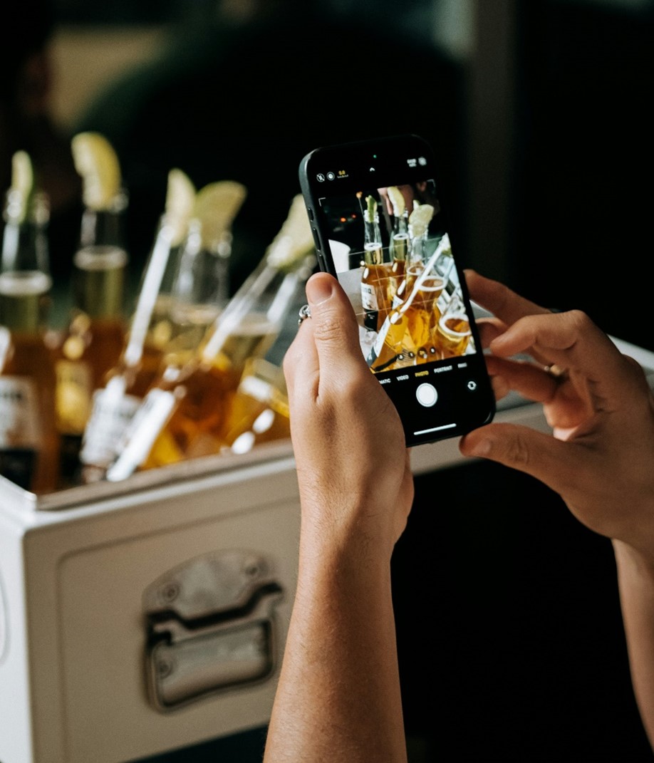 ‘Rather too fat in the coffin, than to miss another party?’ The link between social media, Fear of Missing Out, and alcohol consumption among students.